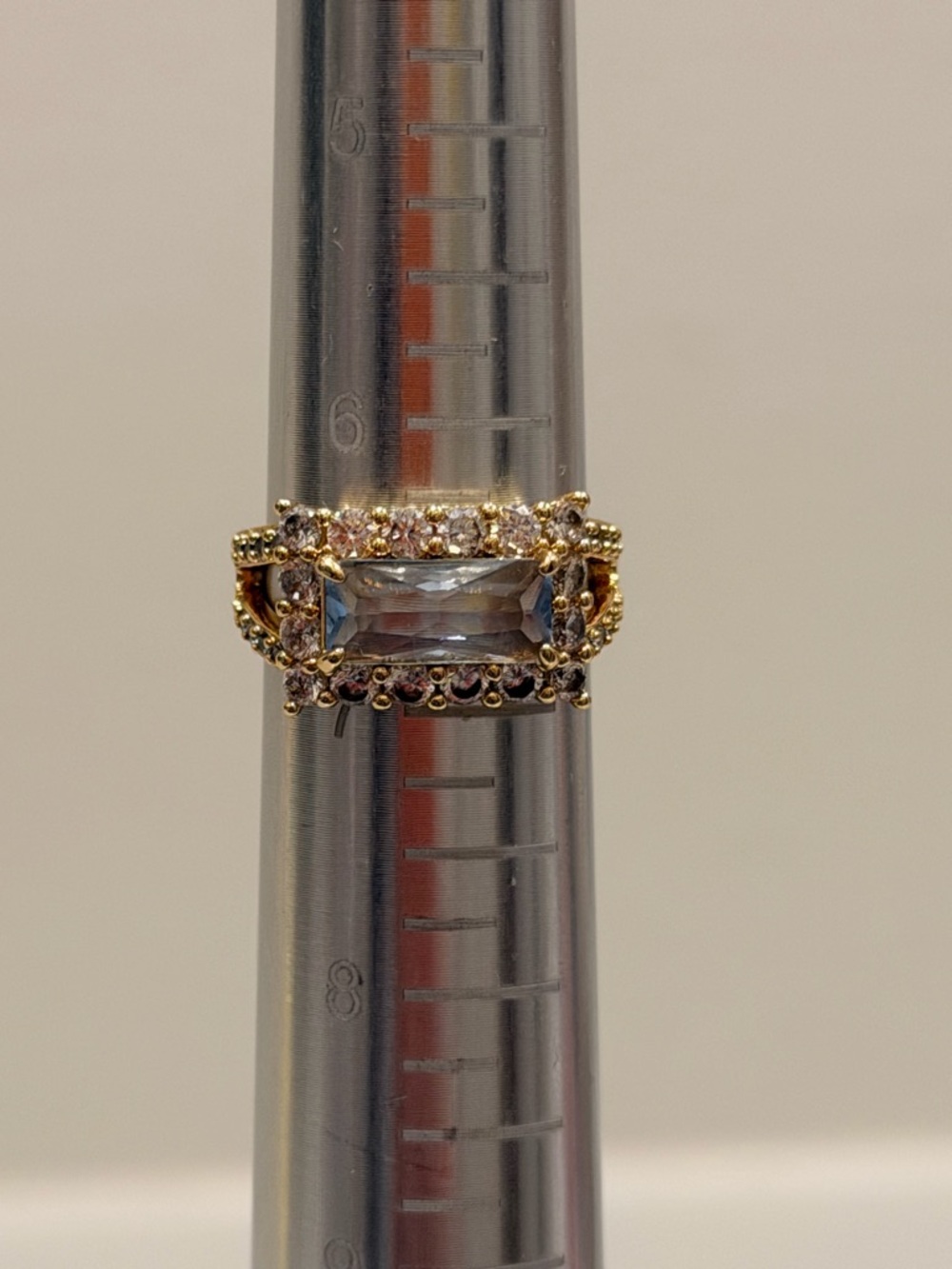 Bomb Party NWOT! Gold-Tone light green Stone Halo Ring